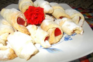 Desert cornulete fragede cu rahat
