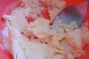 Desert briose cu ciocolata si visine din dulceata
