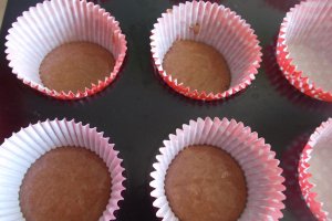 Desert briose cu ciocolata si visine din dulceata