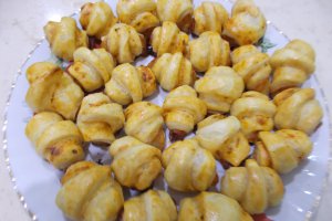 Aperitiv cornulete pizza
