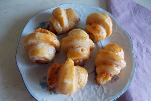 Aperitiv cornulete pizza