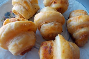 Aperitiv cornulete pizza