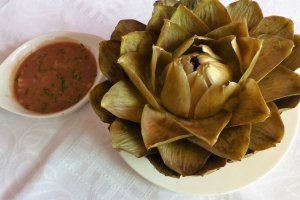 Anghinare cu sos vinaigrette