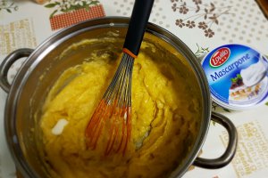 Desert prajitura in straturi cu crema de vanilie