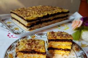 Desert prajitura in straturi cu crema de vanilie