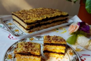 Desert prajitura in straturi cu crema de vanilie