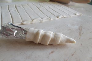 Aperitiv rulouri umplute cu branza