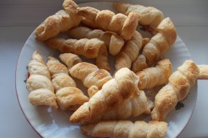 Aperitiv rulouri umplute cu branza