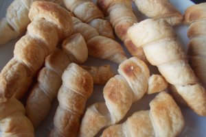Aperitiv rulouri umplute cu branza