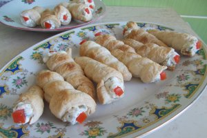 Aperitiv rulouri umplute cu branza