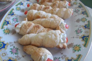 Aperitiv rulouri umplute cu branza