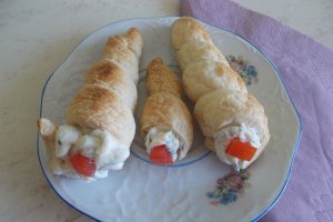 Aperitiv rulouri umplute cu branza