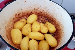 Poulet en Cocotte Bonne Femme by Julia Child (Pui la cuptor cu bacon, ceapa si cartofi)
