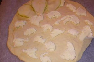 Pizza cu nuci, pere si gorgonzola