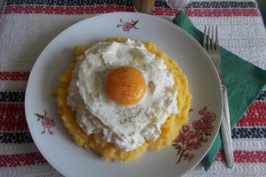 Mamaliguta cu branza si smantana