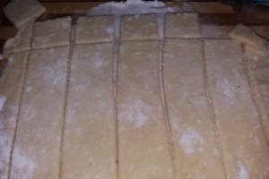 Aperitiv biscuiti sarati cu branza de vaca