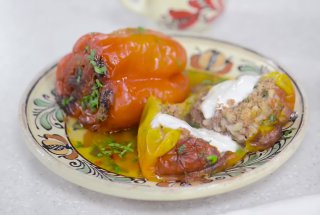Ardei umpluti cu carne tocata de porc si vita