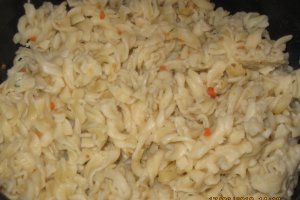 Salata de paste fusilli, porumb si carote  pariziene