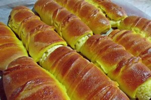 Desert rulouri cu branza dulce