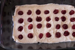 Lasagna dulce, cu branza si visine