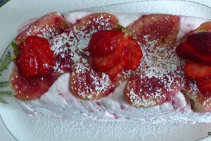 Desert sarlota chec cu capsuni