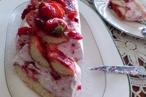 Desert sarlota chec cu capsuni