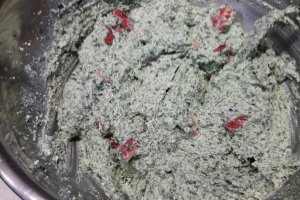 Aperitiv tarta cu spanac, branza si rosii cherry