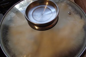 Sandvisuri la tigaie cu aluat dospit si diverse ingrediente