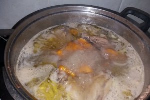 Ciorba de rosii cu pui de tara