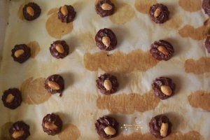 Desert fursecuri cu arahide sarate, cacao si lapte