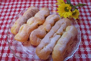 Desert ecleruri cu crema de alune si crema de ciocolata