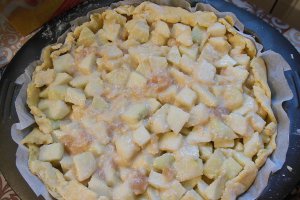 Desert tarta cu pere si gem de pere cu mere