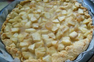 Desert tarta cu pere si gem de pere cu mere