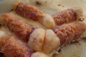 Aperitiv rulouri in bacon, din cartofi, sunca si branzeturi