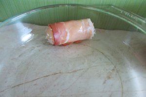 Aperitiv rulouri in bacon, din cartofi, sunca si branzeturi