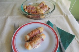 Aperitiv rulouri in bacon, din cartofi, sunca si branzeturi