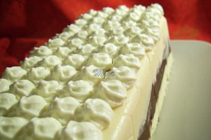 Tort tricolor de inghetata