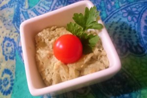 Salata de vinete cu iaurt si patrunjel verde