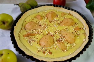 Desert tarta cu pere si crema de vanilie