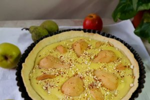 Desert tarta cu pere si crema de vanilie