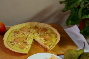 Desert tarta cu pere si crema de vanilie
