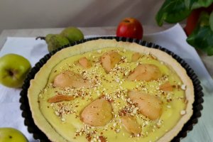Desert tarta cu pere si crema de vanilie