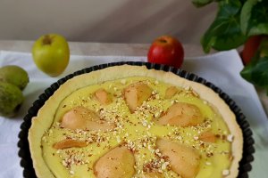 Desert tarta cu pere si crema de vanilie