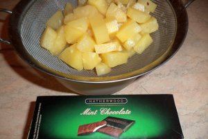 Desert portofele cu ananas si ciocolata After Eight