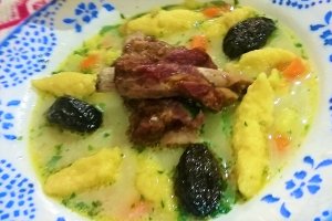 Ciorba ardeleneasca cu prune uscate