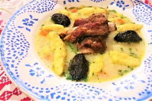 Ciorba ardeleneasca cu prune uscate