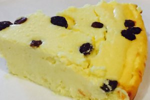 Desert prajitura cu branza dulce, lamaie si lapte auriu