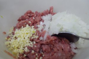 Oua scotiene, cu salata de varza