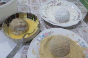 Oua scotiene, cu salata de varza