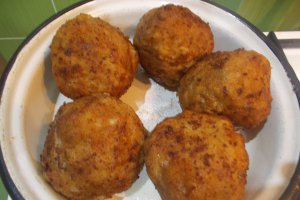 Oua scotiene, cu salata de varza